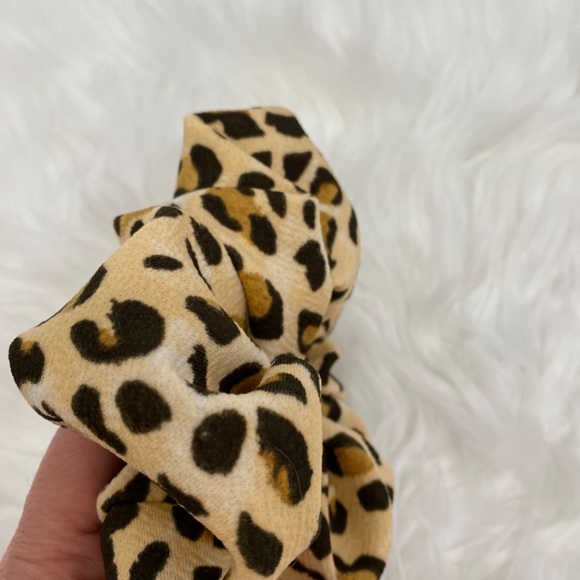 Women's Hair Scrunchie. Leopard Print. Medium. Multicolor. Resortwear. Chic. - Picture 4 of 6